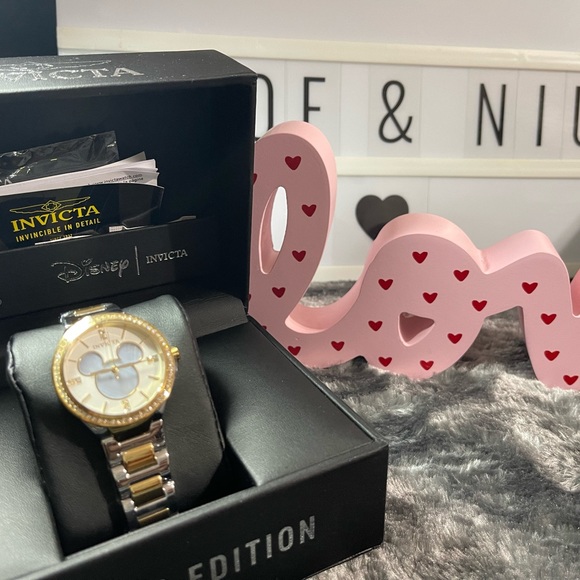 💝New!!! Never used!!! Disney Limited Edition Mickey Mouse watch - Picture 4 of 4